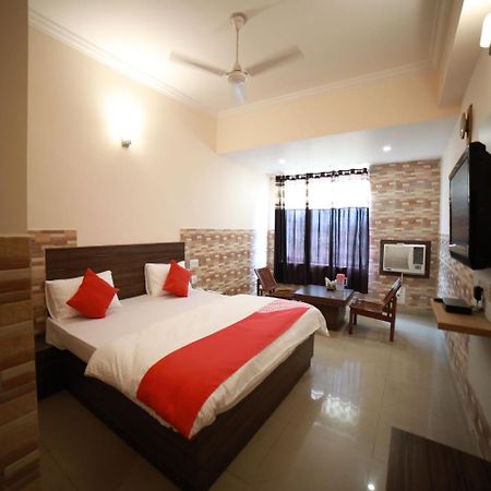 Oyo 15561 Corporate Villa Jammu Bagian luar foto