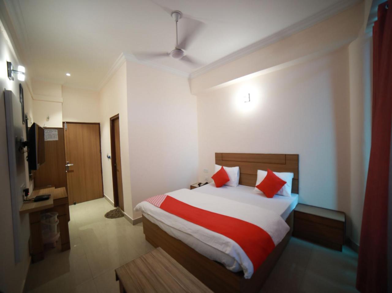 Oyo 15561 Corporate Villa Jammu Bagian luar foto