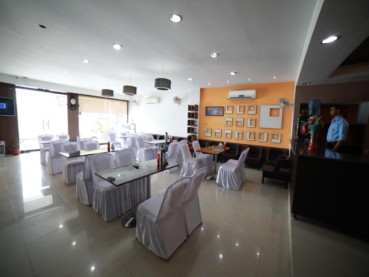 Oyo 15561 Corporate Villa Jammu Bagian luar foto
