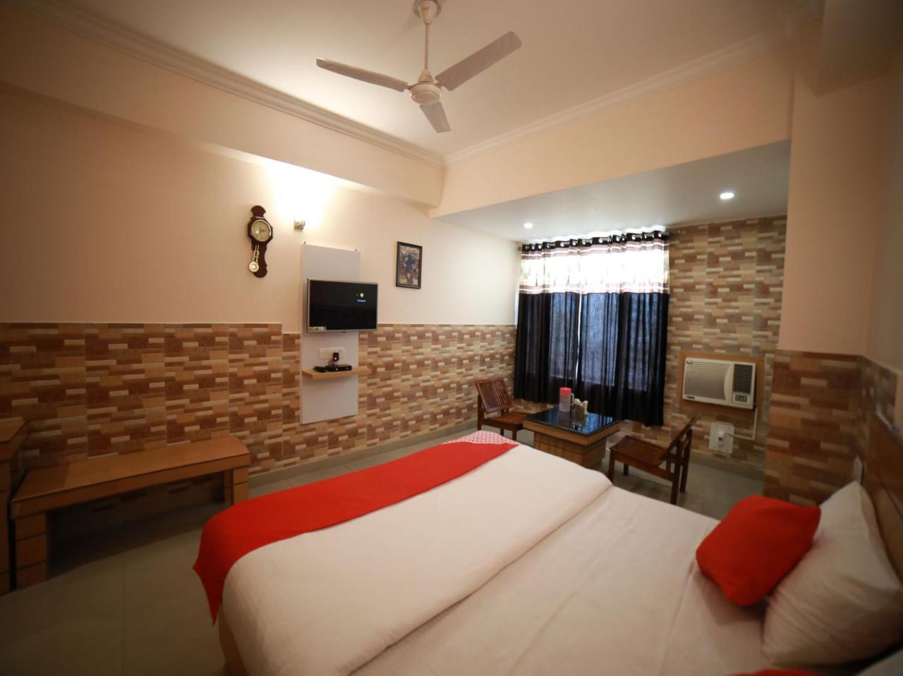 Oyo 15561 Corporate Villa Jammu Bagian luar foto