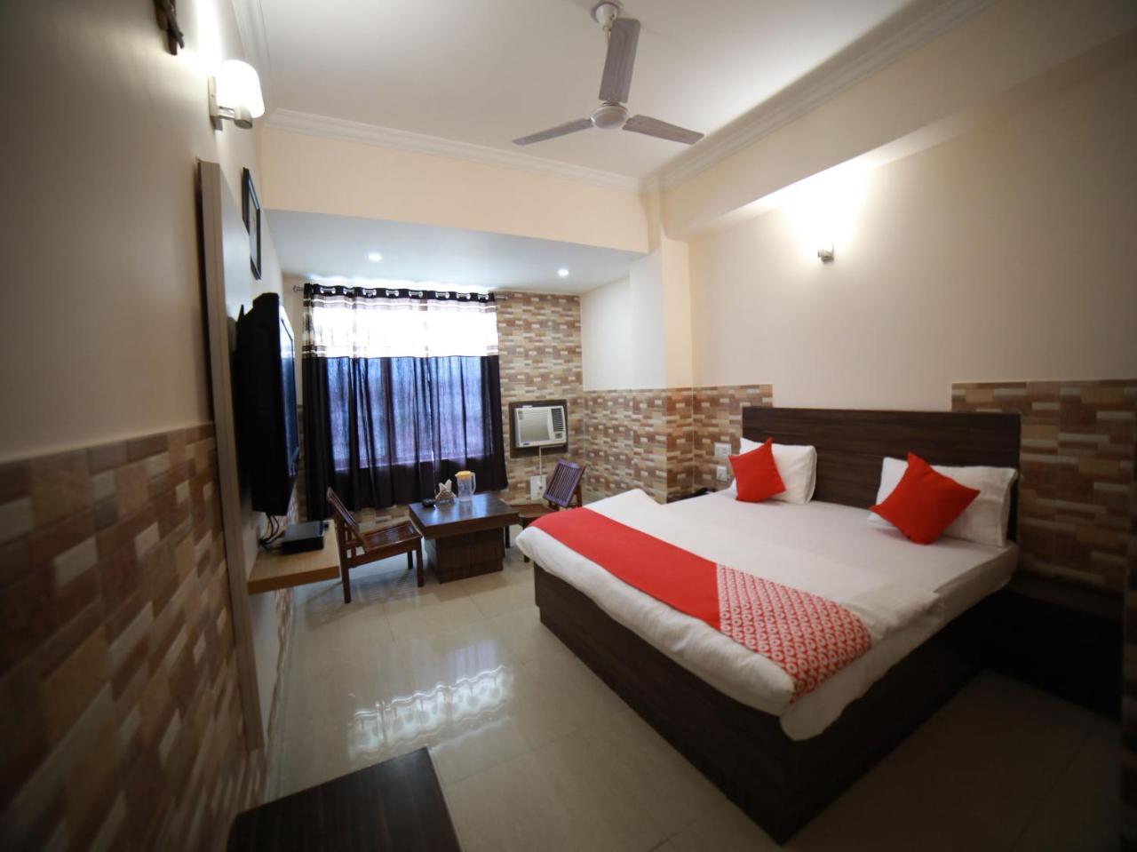 Oyo 15561 Corporate Villa Jammu Bagian luar foto