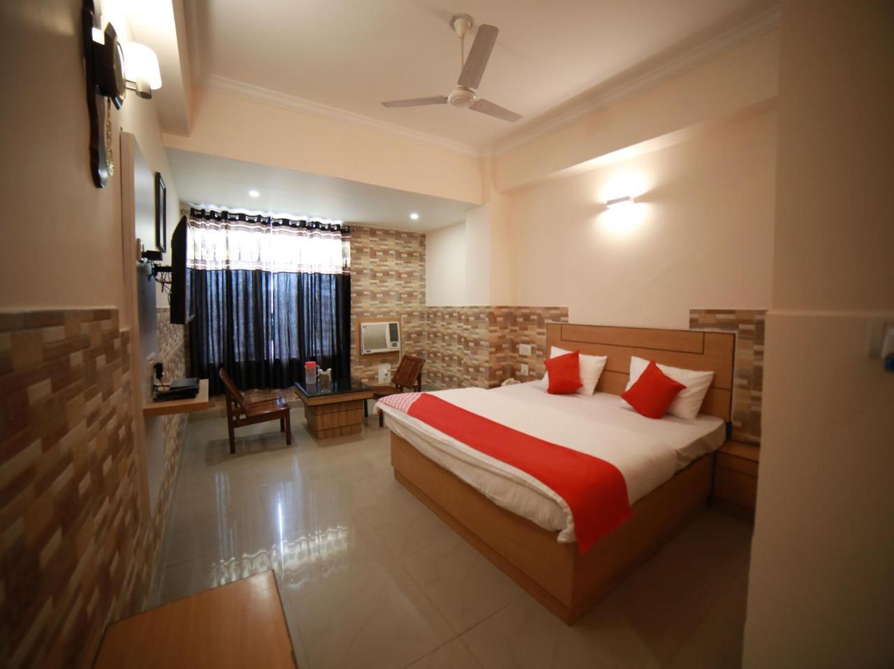 Oyo 15561 Corporate Villa Jammu Bagian luar foto