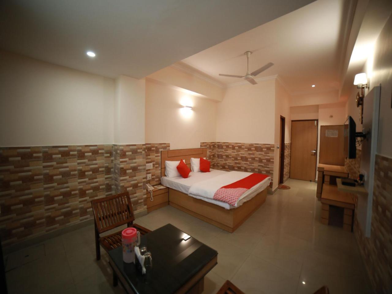 Oyo 15561 Corporate Villa Jammu Bagian luar foto