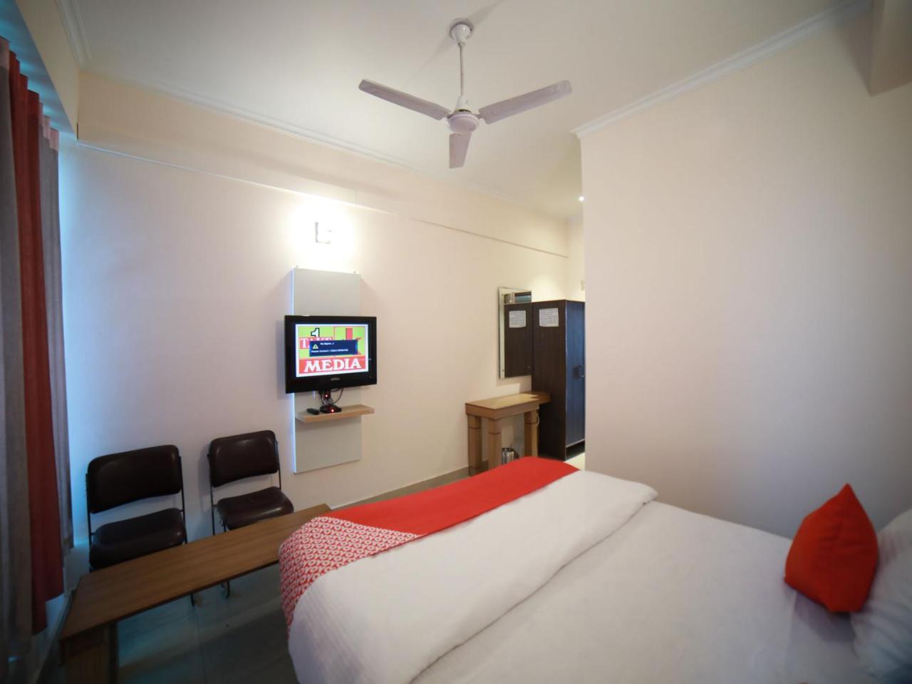 Oyo 15561 Corporate Villa Jammu Bagian luar foto