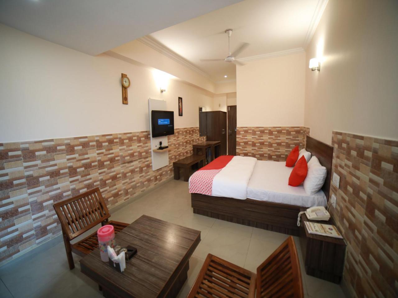 Oyo 15561 Corporate Villa Jammu Bagian luar foto