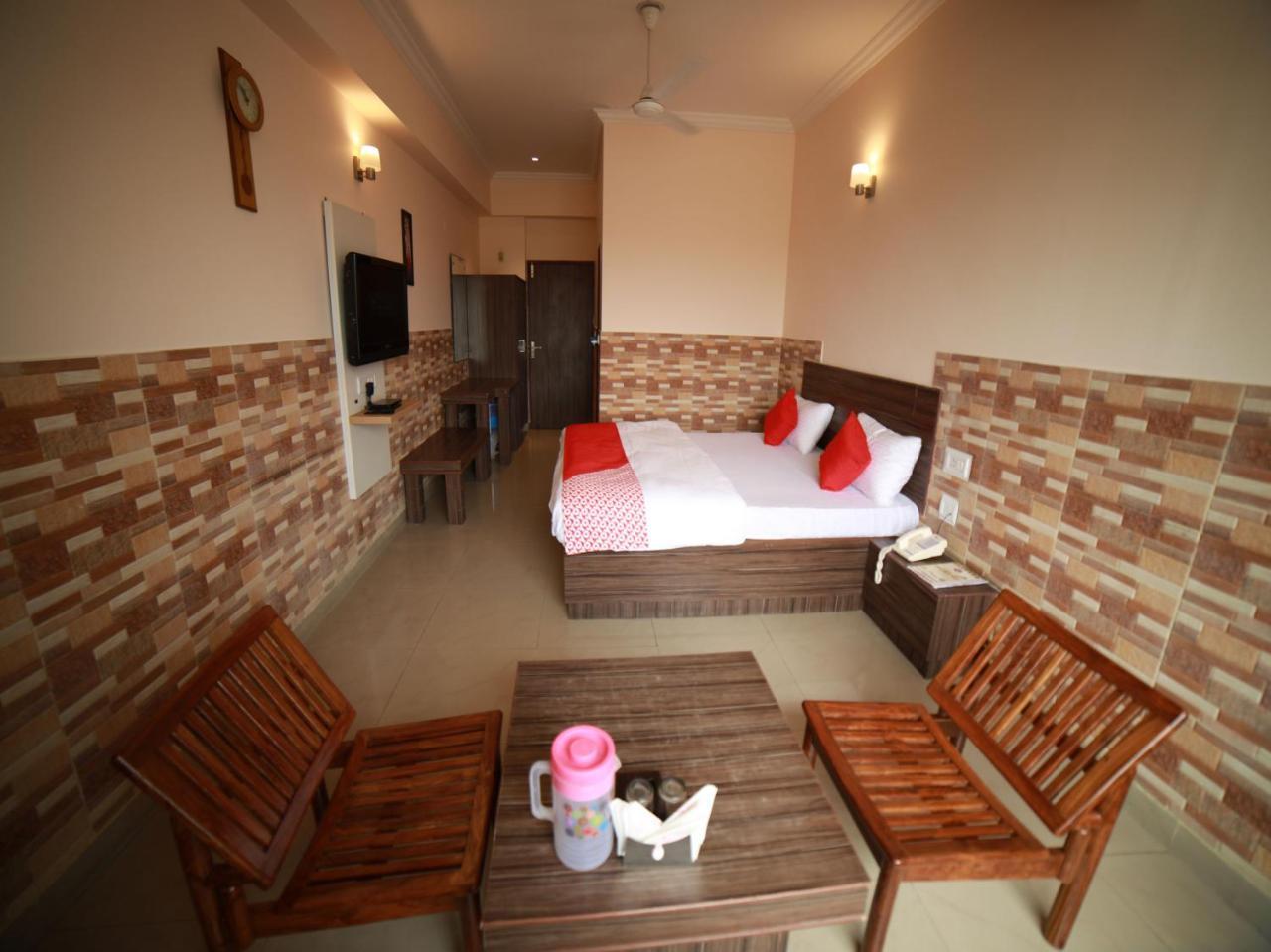 Oyo 15561 Corporate Villa Jammu Bagian luar foto