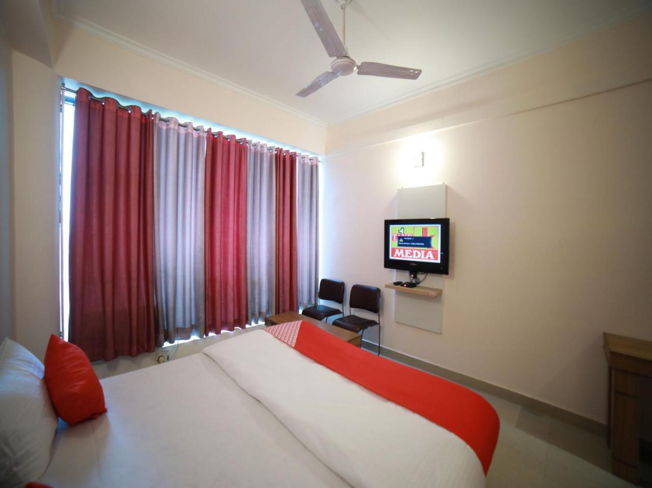 Oyo 15561 Corporate Villa Jammu Bagian luar foto