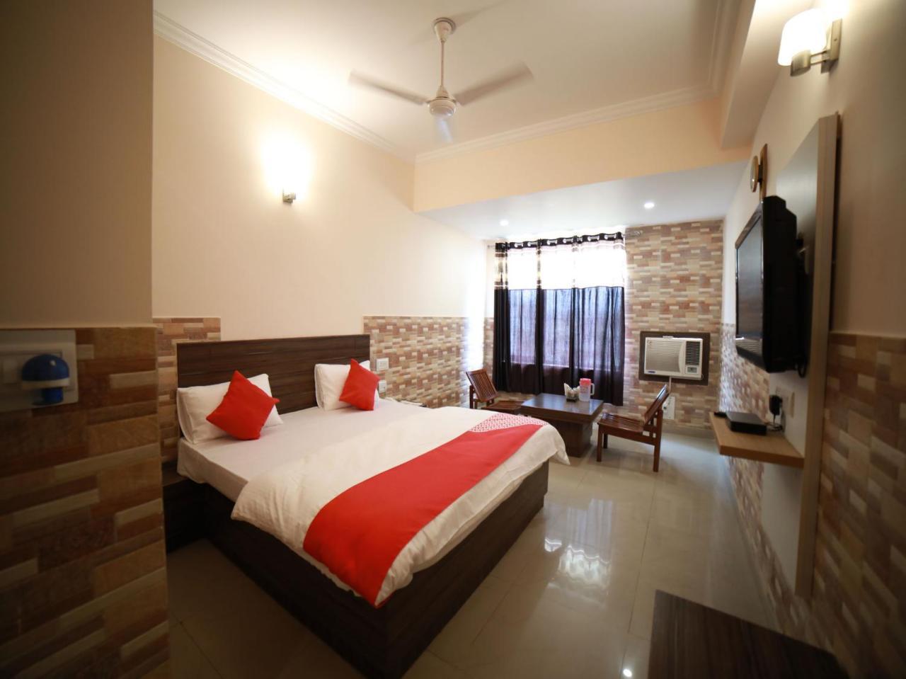Oyo 15561 Corporate Villa Jammu Bagian luar foto